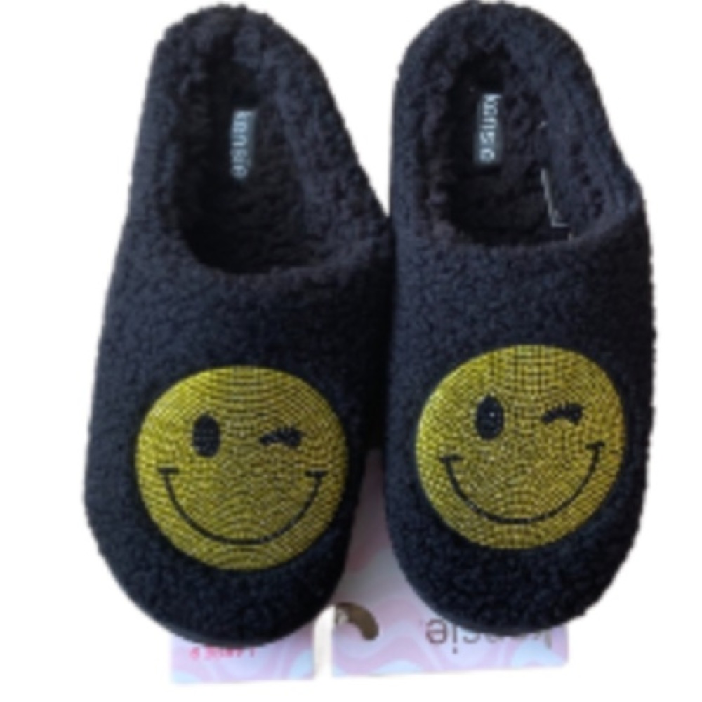 NWT Kensie Black Fuzzy Winking Smiley Face Houseshoe Slippers Size 9 Large - Picture 1 of 7